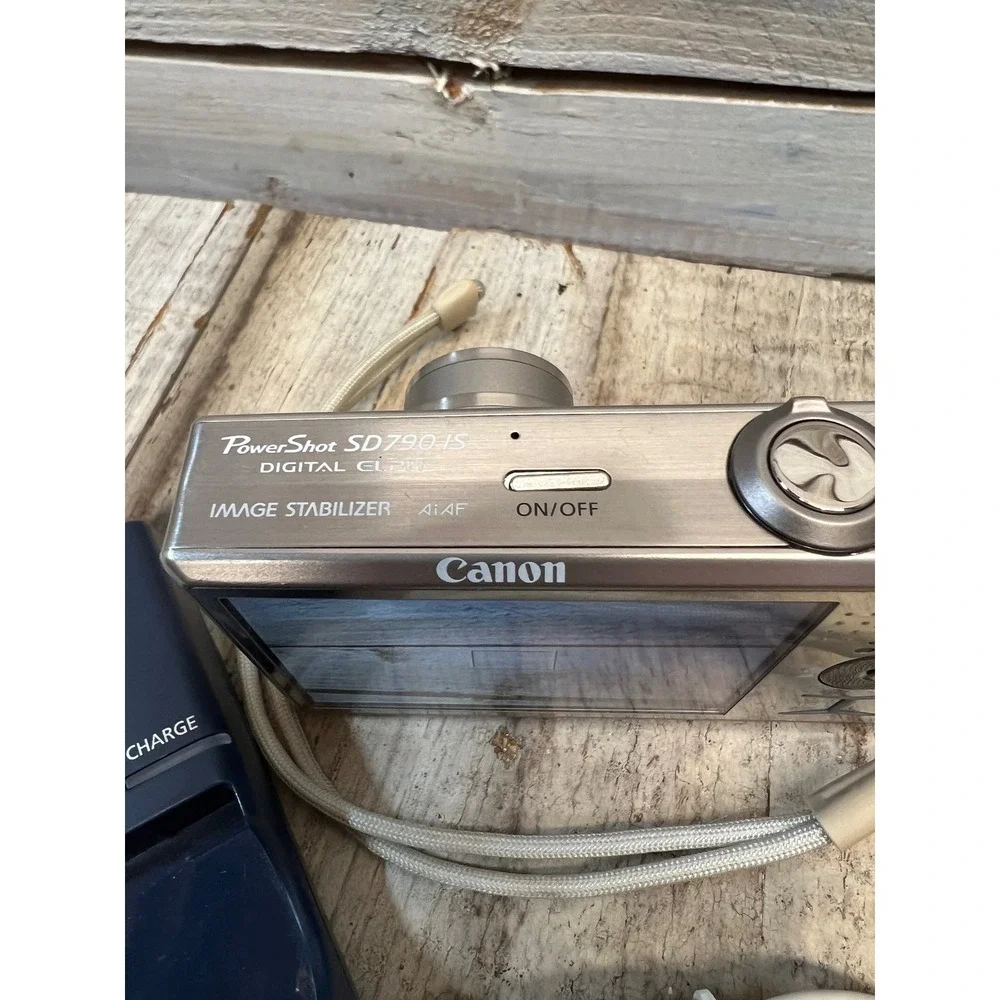 Vintage Canon PowerShot SD790 IS Silver Digital ELPH Camera Bundle 10.0MP OS